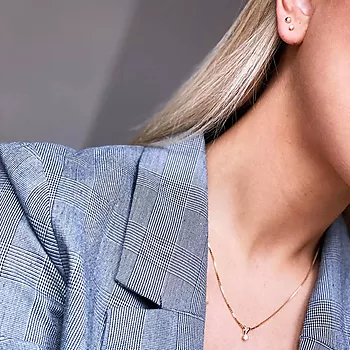 Bilde nummer 4 av Olivia øredobber i 585 gult gull med diamant 0,14 ct