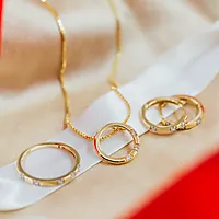 Bilde nummer 3 av Hedda diamantsmykke i 375 gult gull 0,06 ct