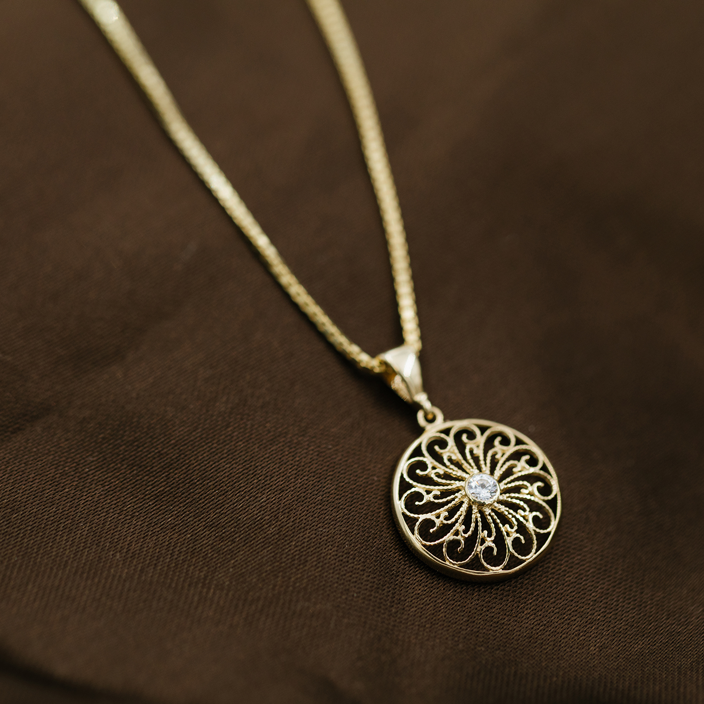 Bilde nummer 4 av Pan Jewelry, Anheng i 585 gult gull med zirkonia og ornament