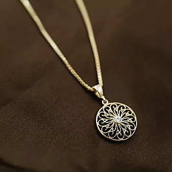 Bilde nummer 4 av Pan Jewelry, Anheng i 585 gult gull med zirkonia og ornament