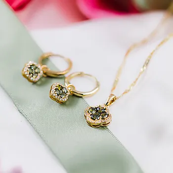 Bilde nummer 4 av Pan Jewelry, Ivy øreringer i forgylt 925 sølv med oliven zirkonia