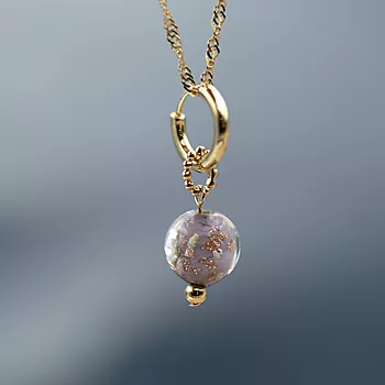 Bilde nummer 3 av Pan Jewelry, Anheng i 925 forgylt sølv med lilla glasskule