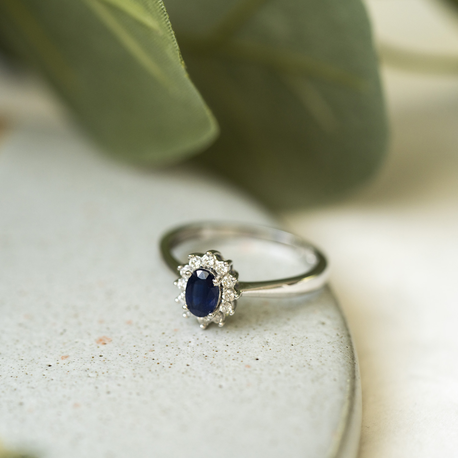Bilde nummer 4 av Pan Jewelry, Ring i 585 hvitt gull med diamanter 0,16 ct og safir