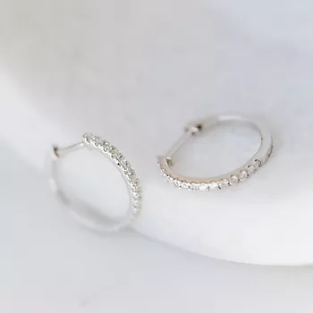 Bilde nummer 4 av Clara diamantøreringer i 375 hvitt gull 0,25 ct