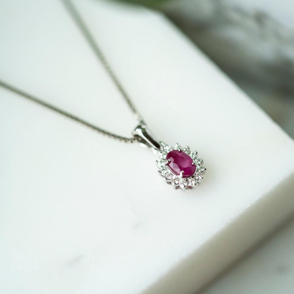 Bilde nummer 3 av Gold Collection, Anheng i 585 hvitt gull med diamanter 0,14 ct og rubin