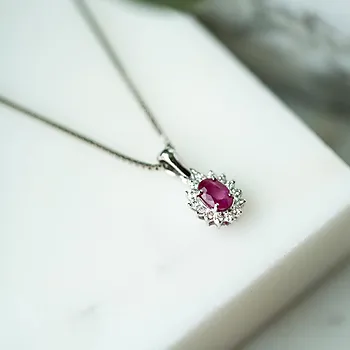 Bilde nummer 3 av Gold Collection, Anheng i 585 hvitt gull med diamanter 0,14 ct og rubin