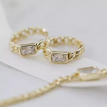 Bilde nummer 2 av Pan Jewelry, Øreringer i forgylt 925 sølv med hvit zirkonia