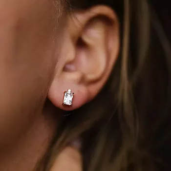 Bilde nummer 3 av Pan Jewelry, Øredobber i 585 gult gull med glass sten og zirkonia