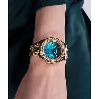 Bilde nummer 4 av Guess, Desire dameklokke med gullfarget stållenke