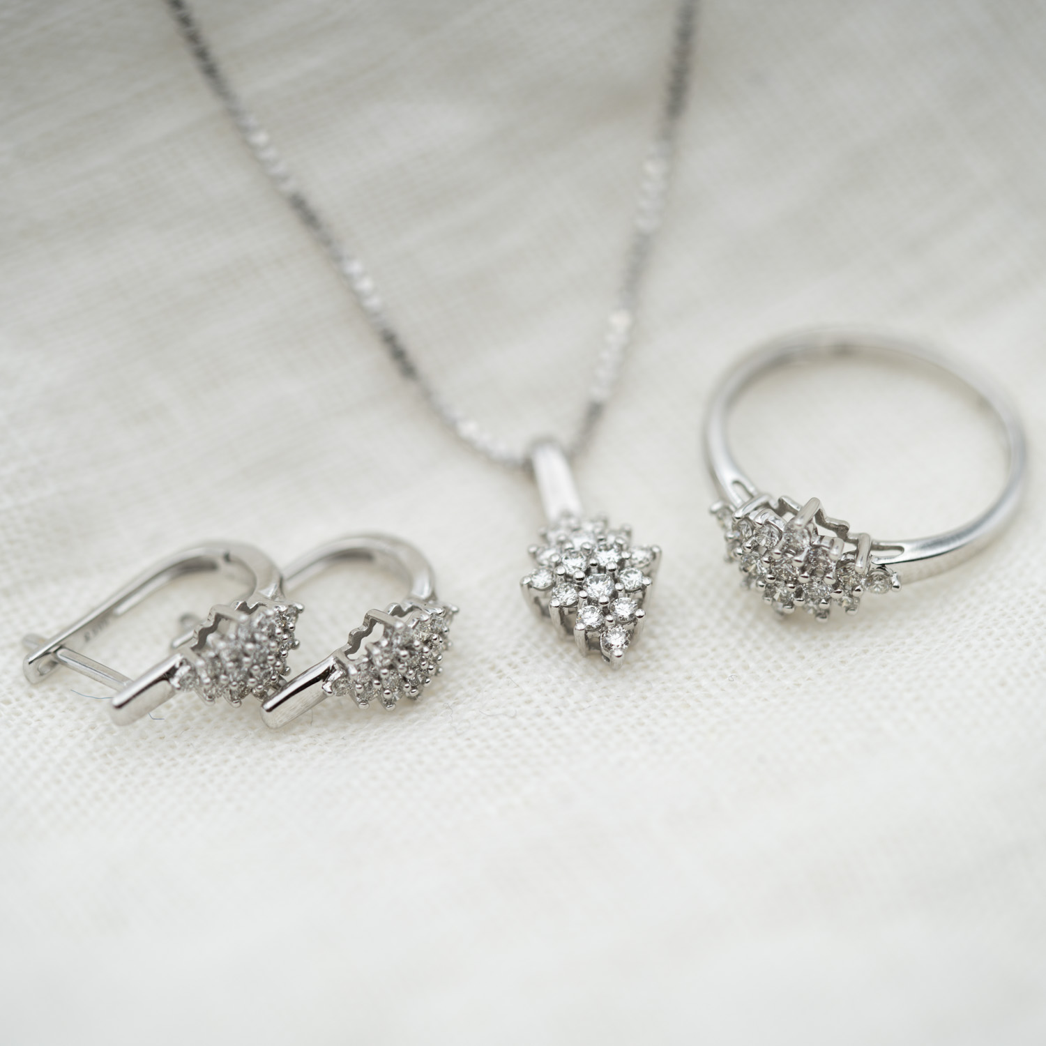 Bilde nummer 4 av Pan Jewelry, Øreringer i 585 hvitt gull med diamanter 0,33 ct