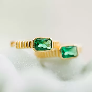 Bilde nummer 3 av Janne Formoe by Pan Jewelry, Øreringer i forgylt 925 sølv med grønn zirkonia