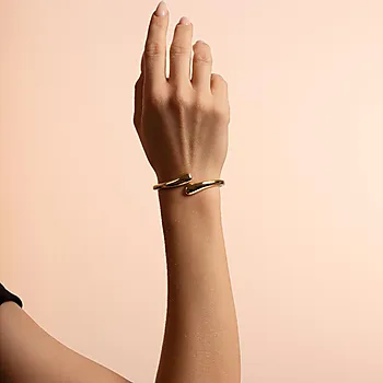 Bilde nummer 2 av Yenni armring i forgylt messing