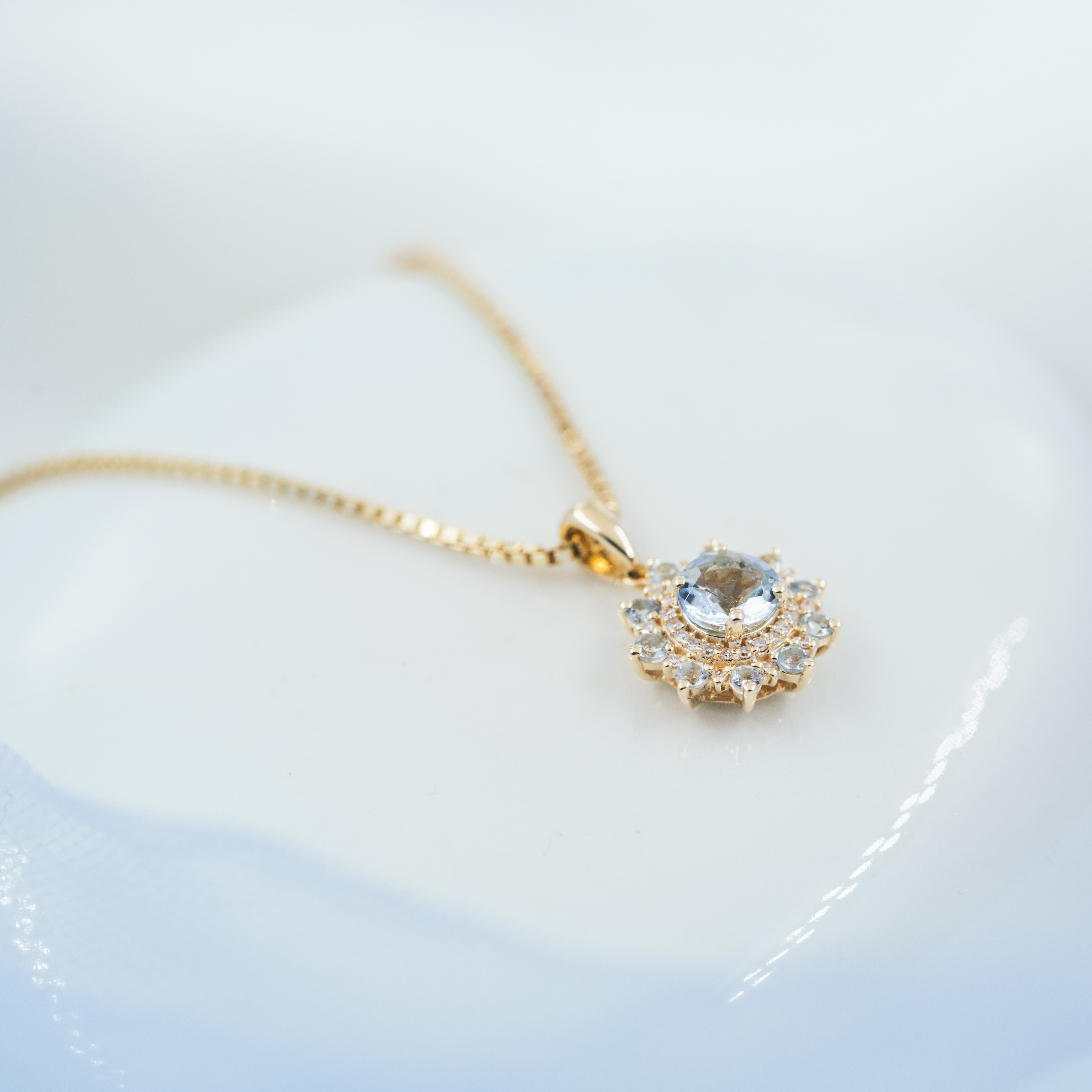 Bilde nummer 4 av Pan Jewelry, Anheng i 585 gult gull med diamanter 0,07 ct og akvamarin stener