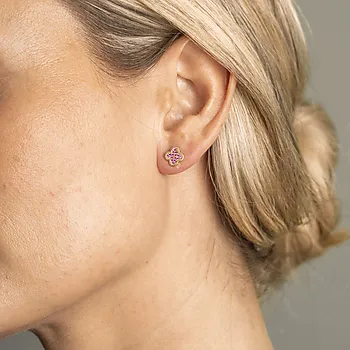 Bilde nummer 2 av Pan Jewelry, Kløver øredobber i forgylt 925 sølv med rosa zirkonia