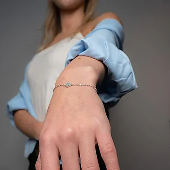 Bilde nummer 3 av Kløver armbånd i 925 sølv perlermor