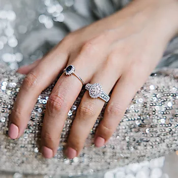 Bilde nummer 3 av Diamantring i 585 hvitt gull 0,14 ct med safir