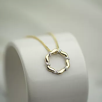 Bilde nummer 3 av Pan Jewelry, Anheng i 585 gult gull med diamanter 0,03 ct og sirkel