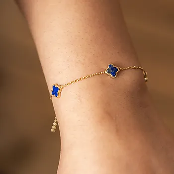 Bilde nummer 3 av Pan Jewelry, Kløver armbånd i forgylt 925 sølv med havblå lapis lazuli