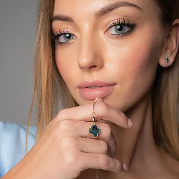 Bilde nummer 2 av Kløversmykke i 925 sølv med abalone