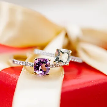 Bilde nummer 4 av Aurora diamantring i 585 gult gull med diamanter 0,10 ct og grønn ametyst