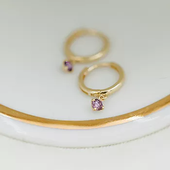 Bilde nummer 4 av Pan Jewelry, Øredobber i 585 gult gull med lilla zirkonia
