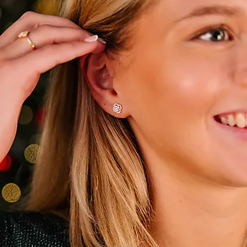 Bilde nummer 2 av Øredobber i 585 gult gull med zirkonia