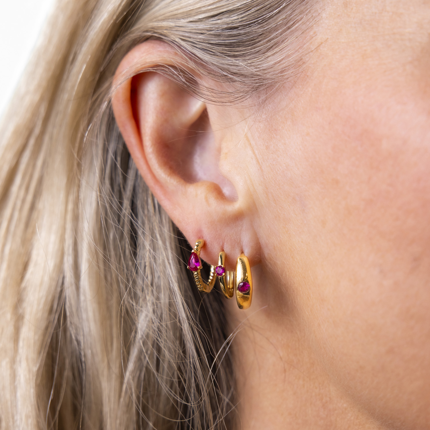 Bilde nummer 2 av Janne Formoe by Pan Jewelry, Øreringer i forgylt sølv med rosa zirkonia