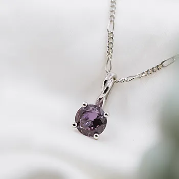 Bilde nummer 3 av Pan Jewelry Drops, Anheng i 585 hvitt gull med syntetisk Alexandritt