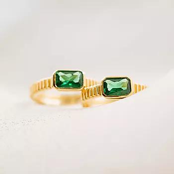 Bilde nummer 2 av Janne Formoe by Pan Jewelry, Øreringer i forgylt 925 sølv med grønn zirkonia