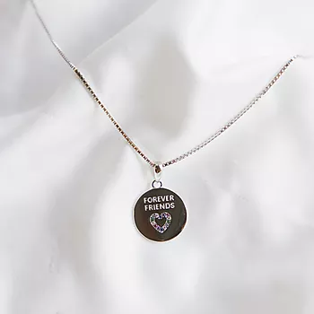 Bilde nummer 2 av Pan Jewelry, Smykke i 925 sølv med zirkonia med teksten "FOREVER FRIENDS"