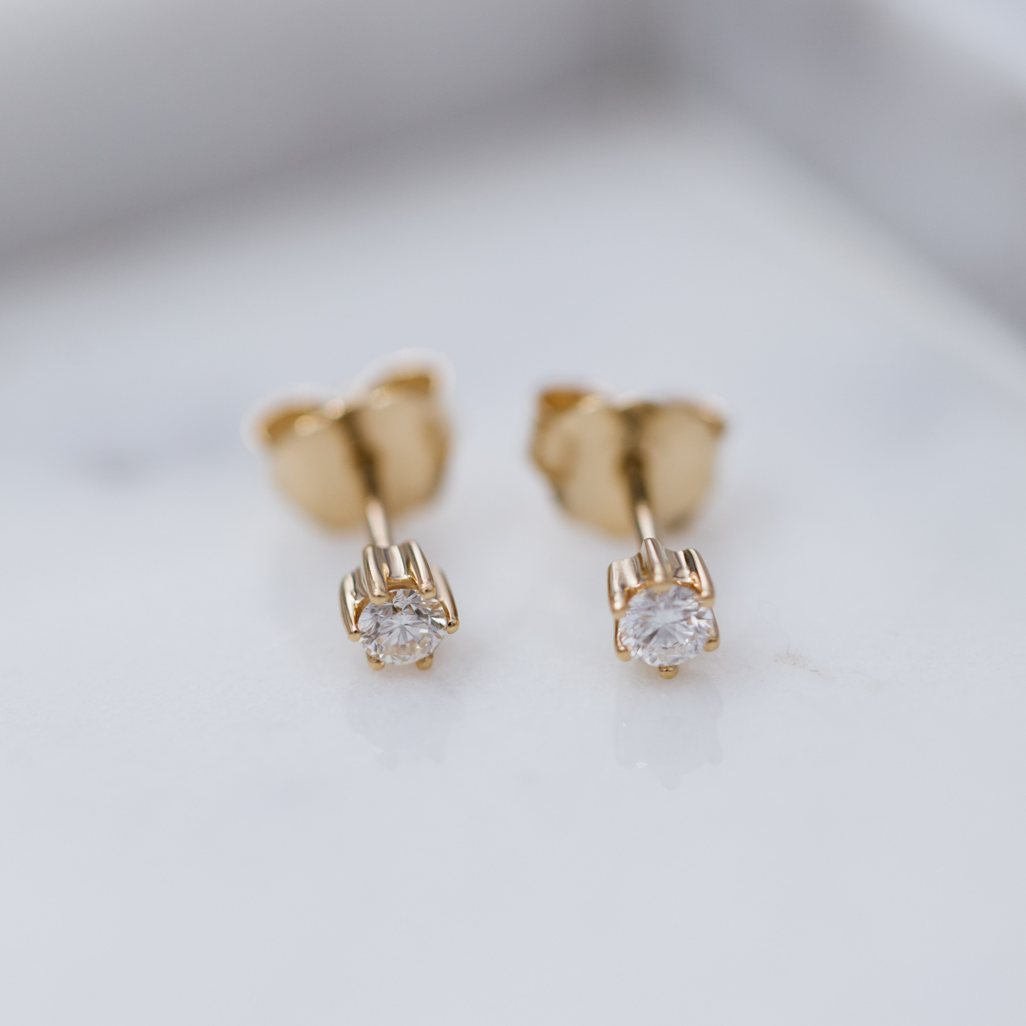 Bilde nummer 3 av Pan Jewelry, Ingrid enstensøredobber i 585 gult gull 0,20 ct
