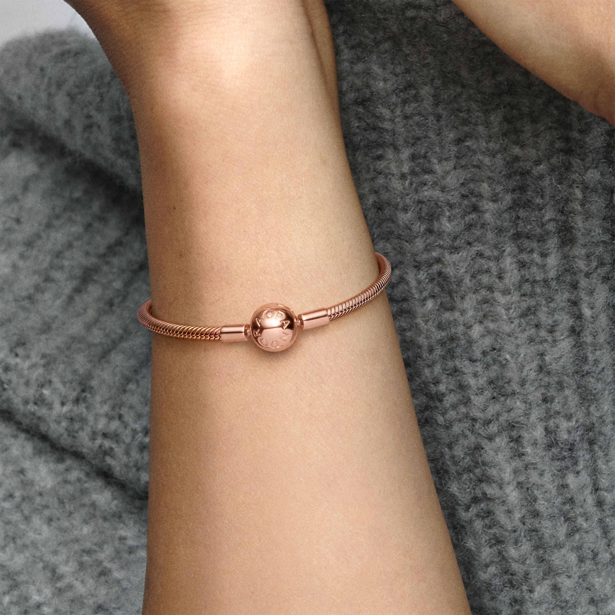 Bilde nummer 2 av Pandora Moments, Armbånd i 925 rosèforgylt sølv