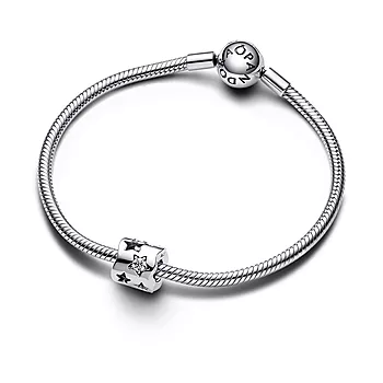Bilde nummer 4 av Pandora Moments, Charm i 925 sølv med stjerner