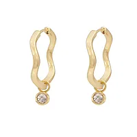 Kitty øreringer i forgylt messing med zirkonia