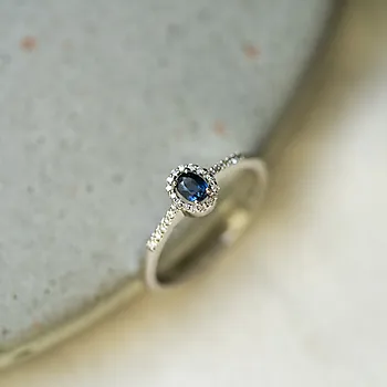 Bilde nummer 3 av Pan Jewelry, Ring i 585 hvitt gull med diamanter 0,08 ct og safir
