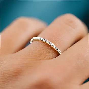 Bilde nummer 2 av Moments by Pan Jewelry, Diamantring Promise i 585 gult gull 0,14 CT | 1,6 mm bredde