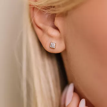 Bilde nummer 2 av Line øredobber i 375 hvitt gull med diamanter 0,14 ct