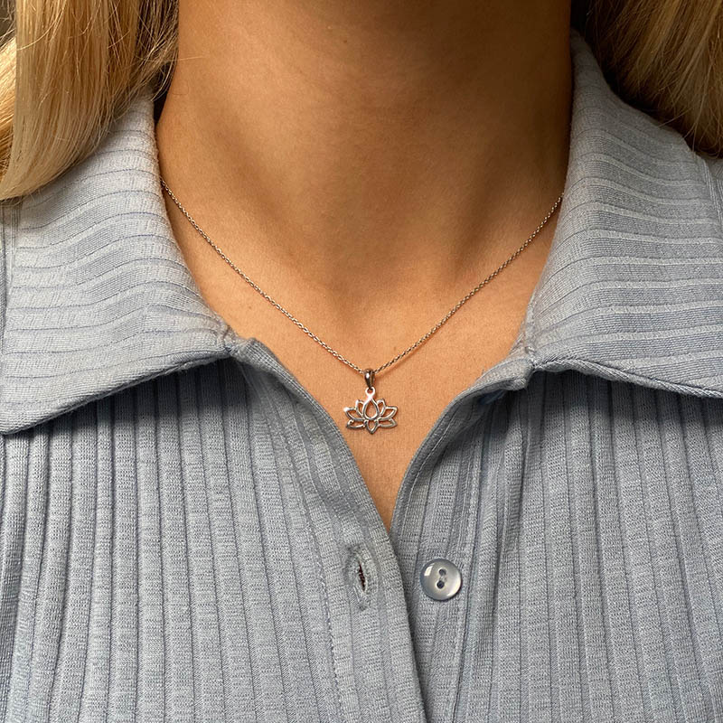 Bilde nummer 2 av Pan Jewelry, Smykke i 925 sølv med lotus