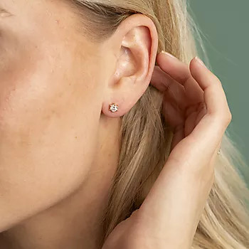Bilde nummer 2 av Gems by Gulldia, Øredobber i 585 gult gull med LAB diamanter 0,60 ct TWSI