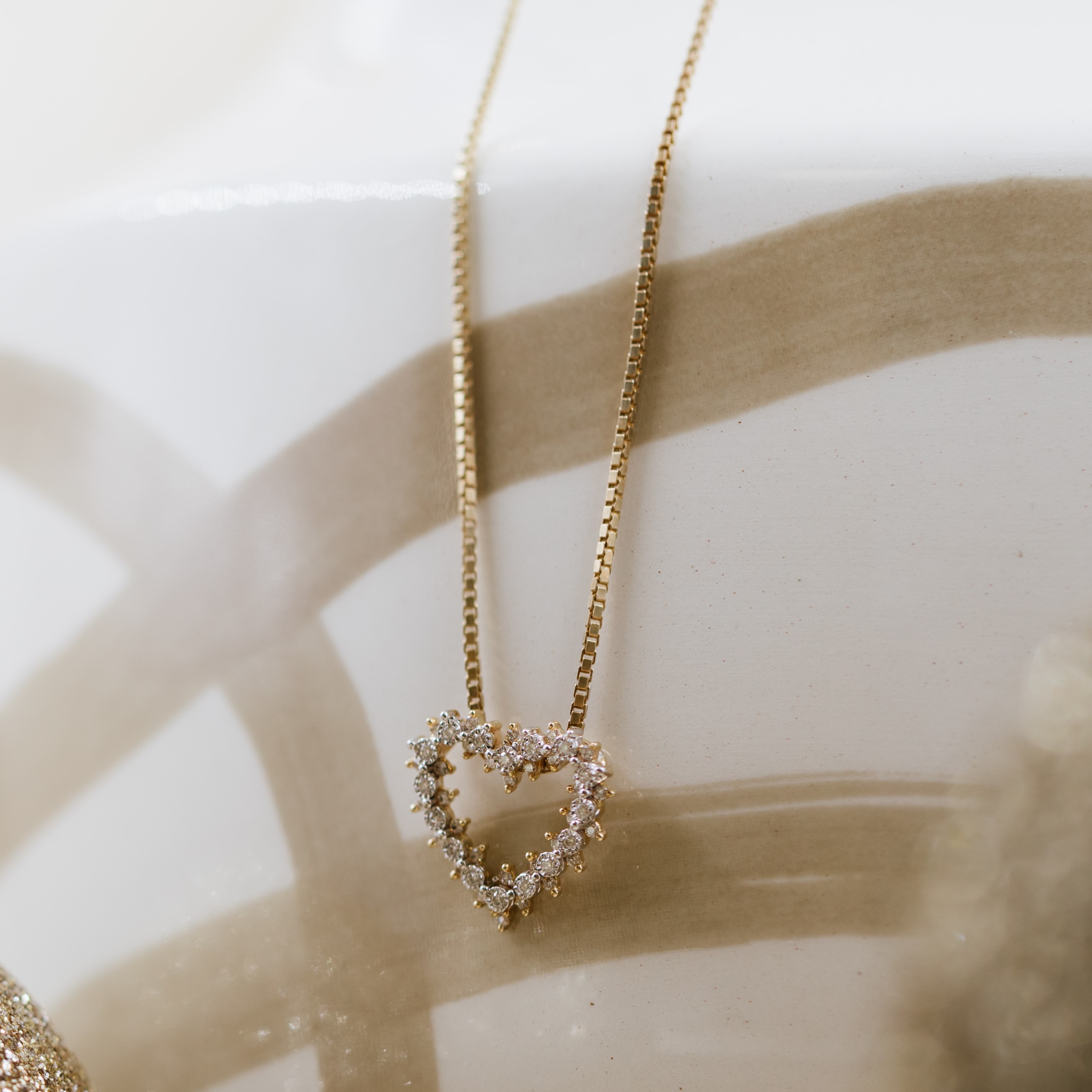 Bilde nummer 4 av Laura smykke i 585 gult gull med diamanter 0,18 ct