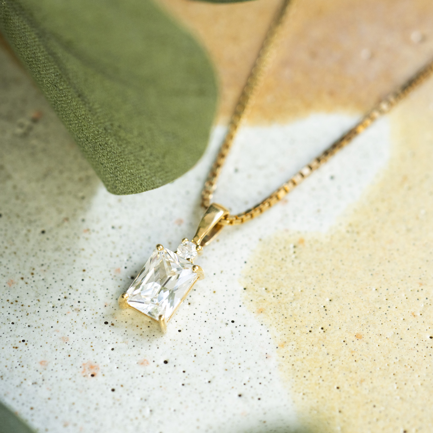 Bilde nummer 3 av Pan Jewelry, Anheng i 585 gult gull med glassten og zirkonia