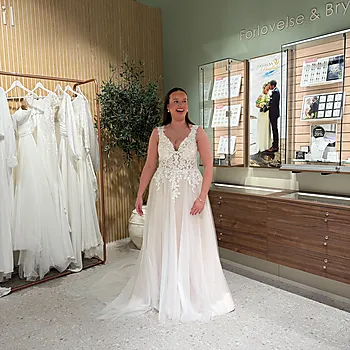 En gang til brudekjole, Snefrids Design