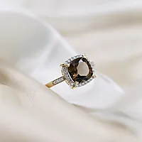 Bilde nummer 5 av Siena diamantring i 585 gult gull 0,25 ct med røykkvarts