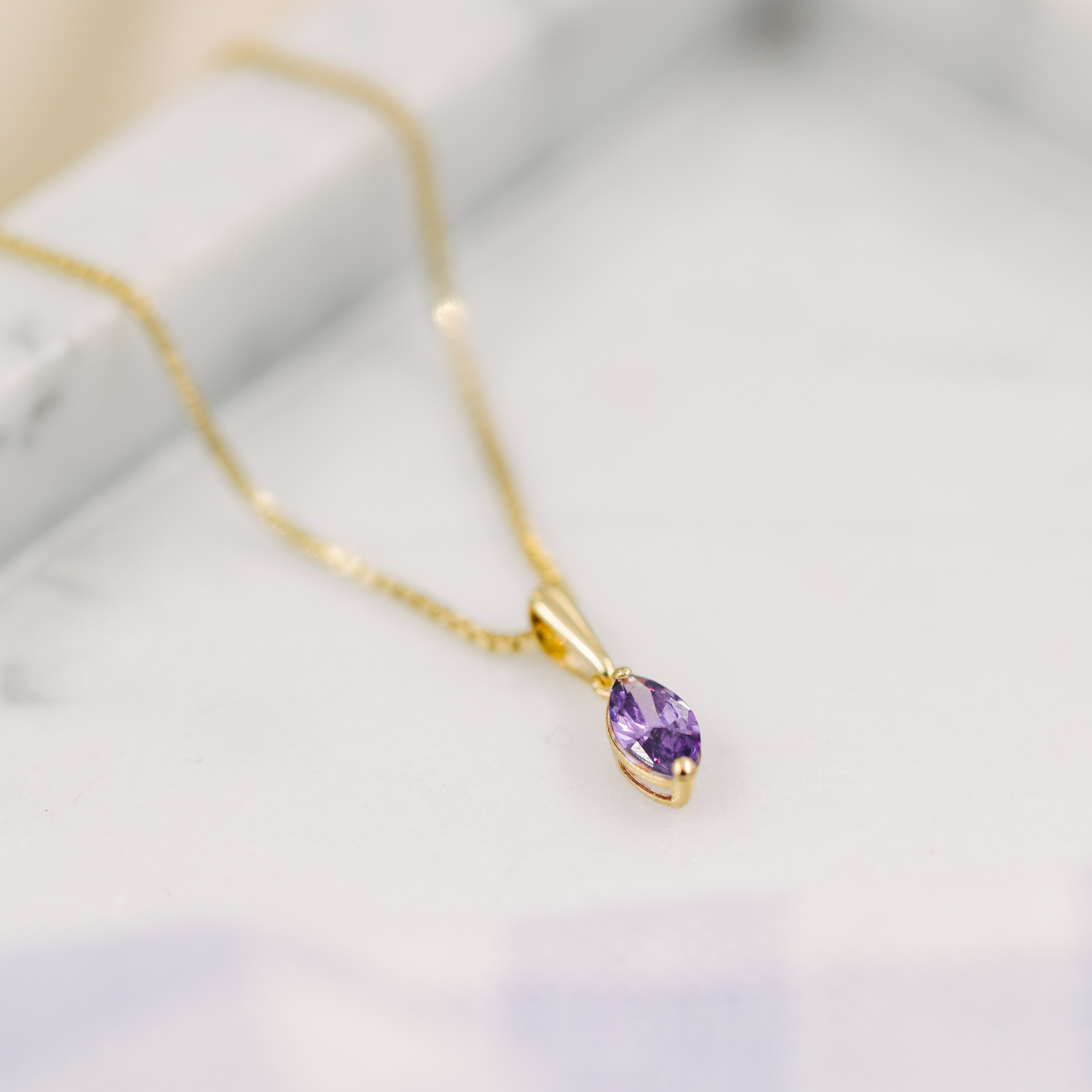 Bilde nummer 3 av Pan Jewelry, Anheng i 585 gult gull med lilla zirkonia