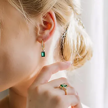 Bilde nummer 2 av Michelle diamantøreringer i 585 gult gull 0,16 ct med hydrotermisk smaragd