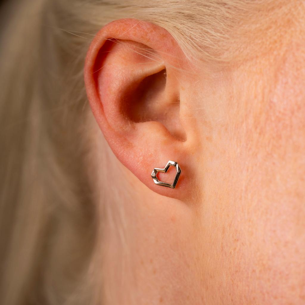 Bilde nummer 2 av Pan Jewelry, Øredobber i 925 sølv med hjerte