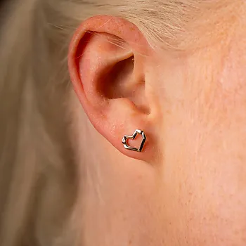 Bilde nummer 2 av Pan Jewelry, Øredobber i 925 sølv med hjerte