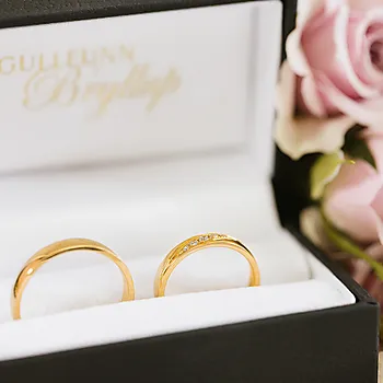 Bilde nummer 2 av Giftering i 375 gult gull med diamanter 0,09 CT | 3,5 mm bredde
