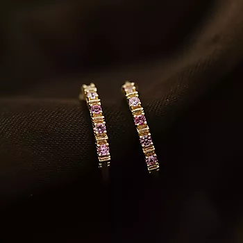 Bilde nummer 4 av Pan Jewelry, Øreringer i 585 gult gull med rosa stener