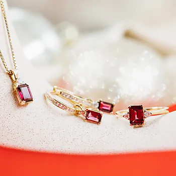 Bilde nummer 4 av Michelle diamantring i 585 gult gull 0,10 ct med rhodolitt